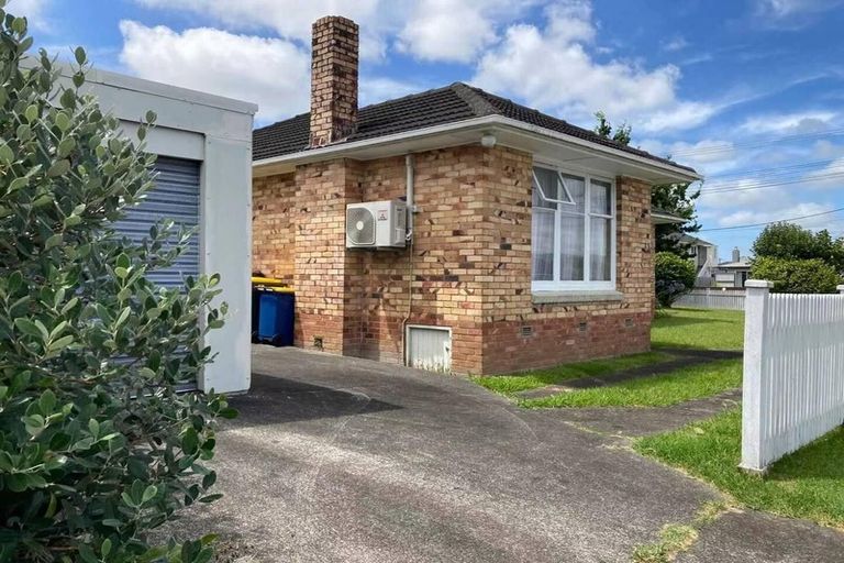 Photo of property in 53 Strid Road, Te Atatu South, Auckland, 0610