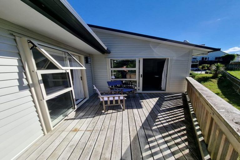Photo of property in 14 Packham Place, Beach Haven, Auckland, 0626