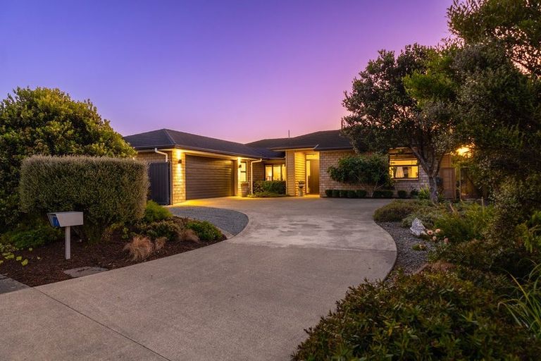 Photo of property in 4 Pateke Way, Paraparaumu Beach, Paraparaumu, 5032