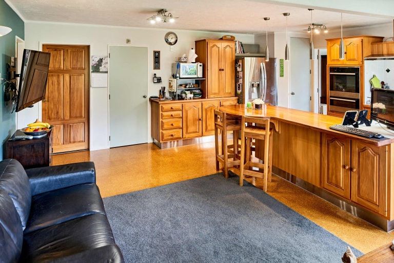 Photo of property in 18 Solander Place, Whitby, Porirua, 5024