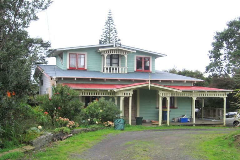 Photo of property in 70 Victory Road, Laingholm, Auckland, 0604