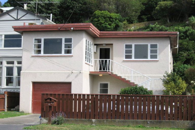 Photo of property in 30 Severn Street, Island Bay, Wellington, 6023