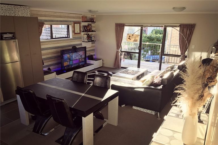 Photo of property in St Claire Village, 9/172 Mcleod Road, Te Atatu South, Auckland, 0610