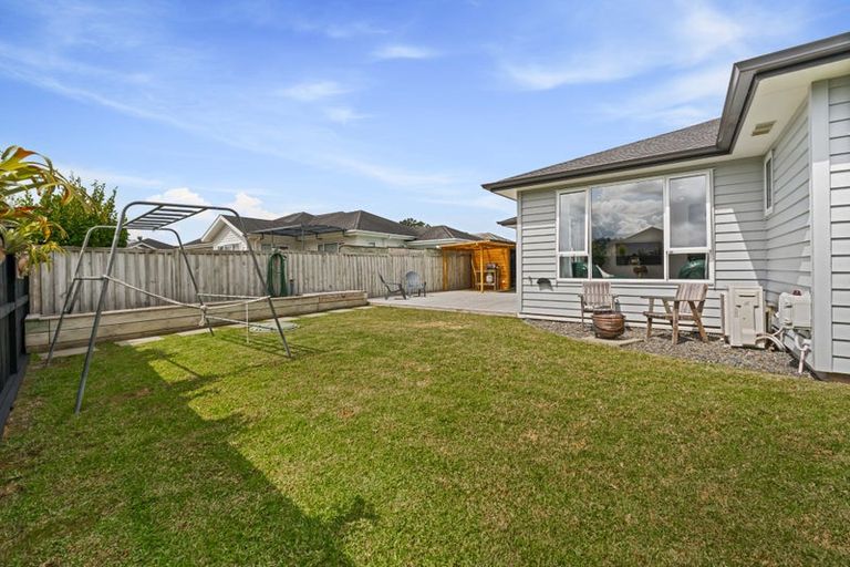 Photo of property in 1 Aporo Drive, Kumeu, 0810