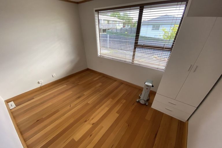 Photo of property in 10 Rapaki Place, Te Atatu Peninsula, Auckland, 0610