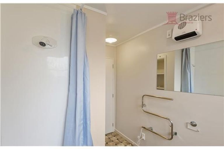 Photo of property in 6 Renfrew Street, Upper Riccarton, Christchurch, 8041