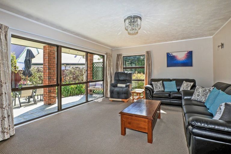 Photo of property in 9 Matthews Place, Taradale, Napier, 4112