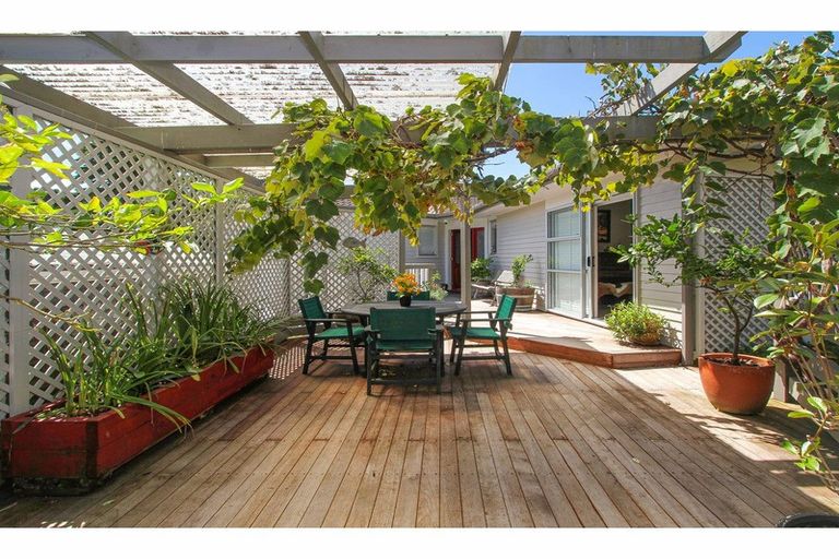 Photo of property in 7 Taynith Place, Glenfield, Auckland, 0629