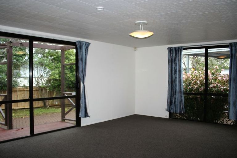 Photo of property in 3/8 Ireland Place, Ranui, Auckland, 0612