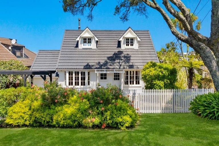 Photo of property in 41 Montgomery Avenue, Rothesay Bay, Auckland, 0630