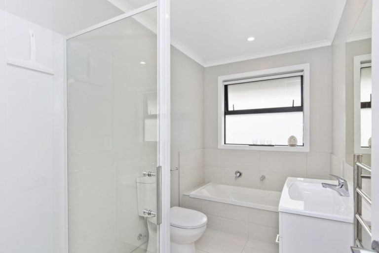 Photo of property in 4 Pompallier Lane, Papamoa Beach, Papamoa, 3118