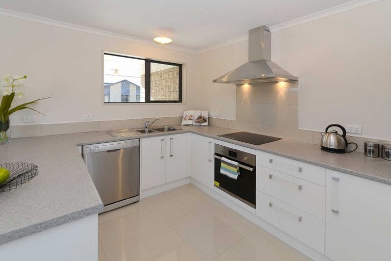 Photo of property in 16 Max Landing, Grandview Heights, Hamilton, 3200