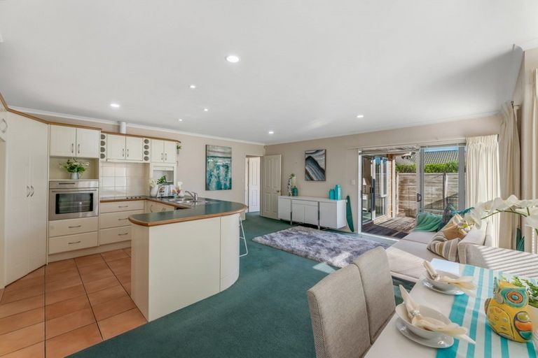 Photo of property in 211 Kilkenny Drive, East Tamaki Heights, Auckland, 2016