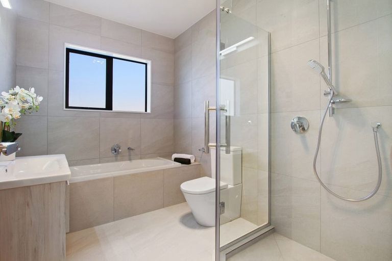 Photo of property in 16 Awa Avenue, Helensville, 0800