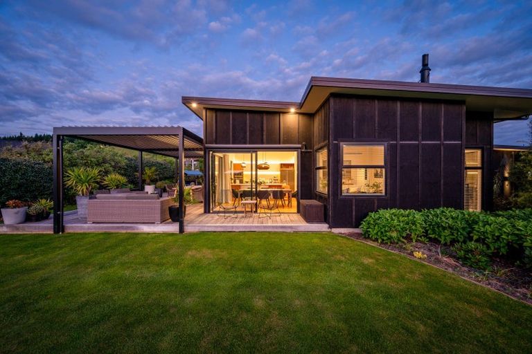 Photo of property in 1 Kirimoko Crescent, Wanaka, 9305