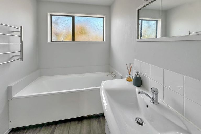 Photo of property in 16 Karnak Crescent, Russley, Christchurch, 8042