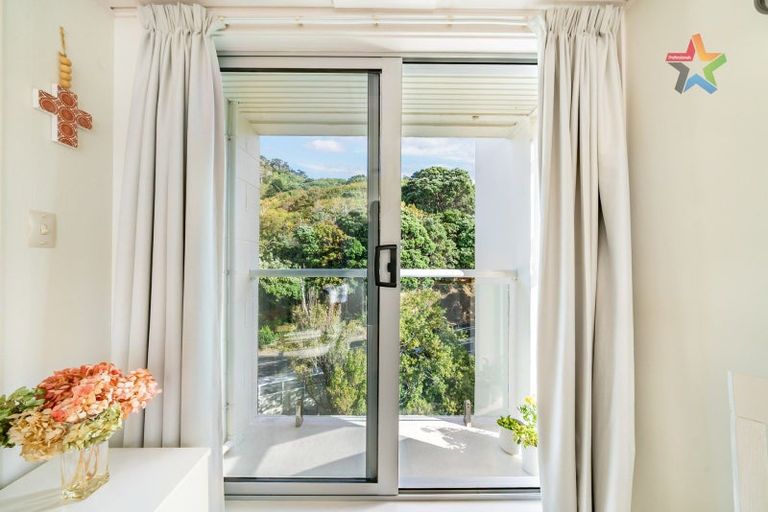 Photo of property in Grosvenor Flats, 19 Cottleville Terrace, Thorndon, Wellington, 6011