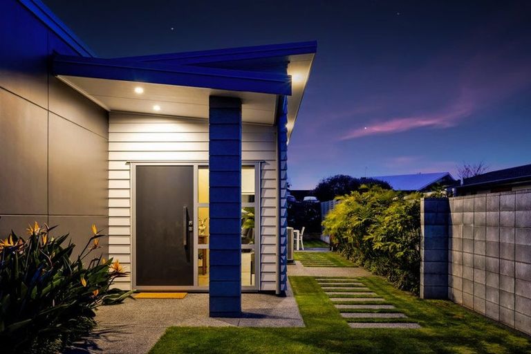 Photo of property in 17 Victoria Street, Hawera, 4610