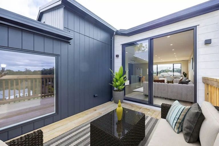 Photo of property in 30 Awanui Road, Red Beach, 0932