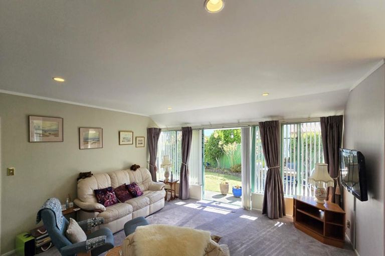 Photo of property in 8 Montague Way, Taradale, Napier, 4112