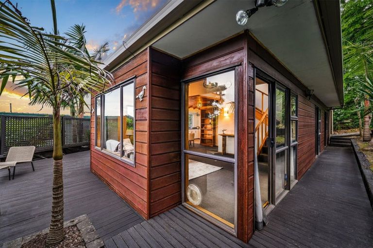 Photo of property in 1/86 Waimumu Road, Massey, Auckland, 0614
