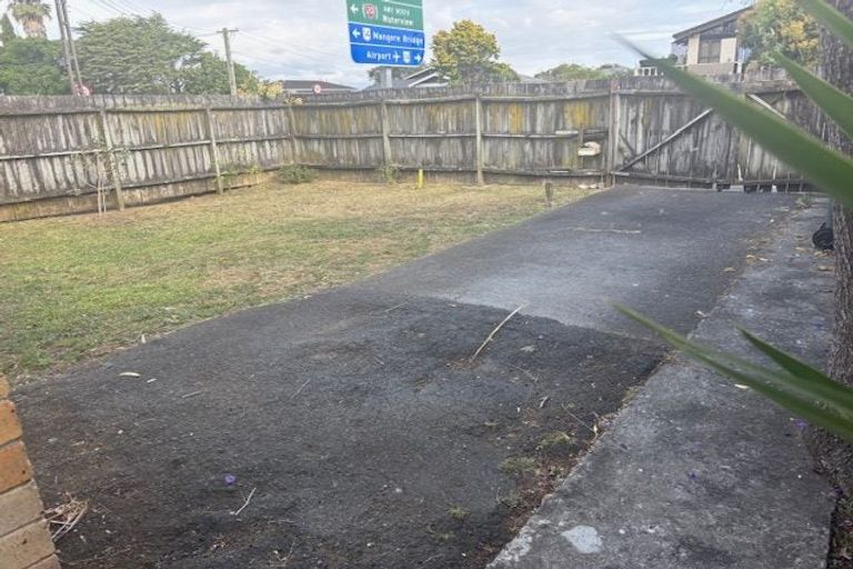 Photo of property in 15 Miller Road, Mangere Bridge, Auckland, 2022