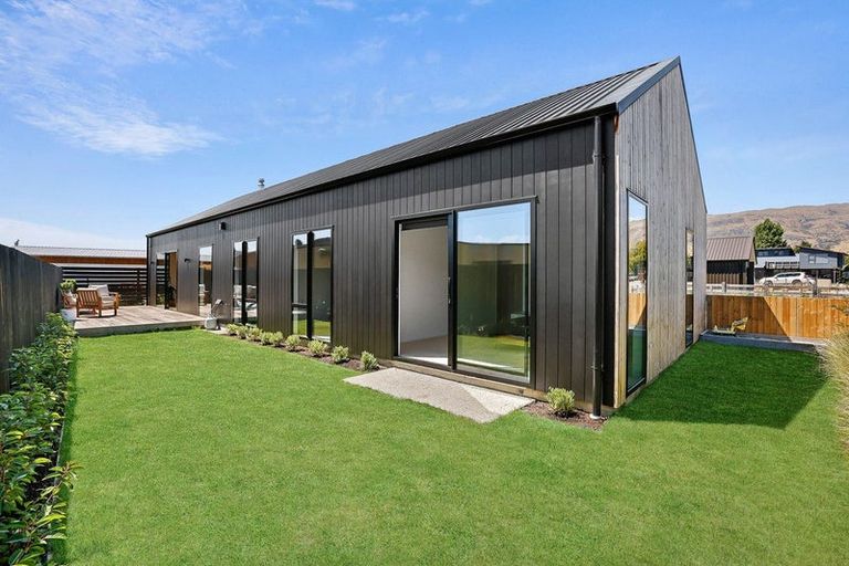 Photo of property in 12 Cleland Close, Wanaka, 9382