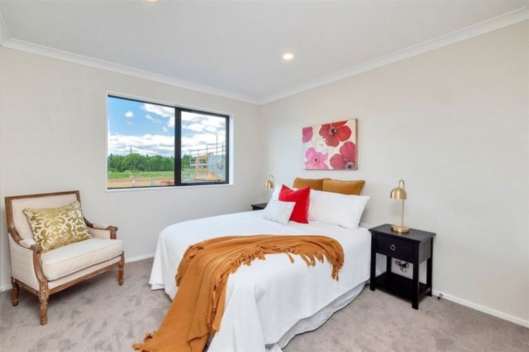Photo of property in 1 Huahua Crescent, Papakura, 2110