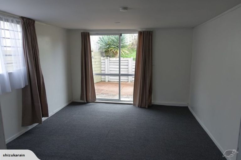 Photo of property in 9 Glucina Place, Glen Eden, Auckland, 0602