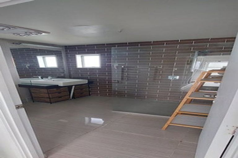 Photo of property in 1/46 Chippendale Crescent, Birkdale, Auckland, 0626