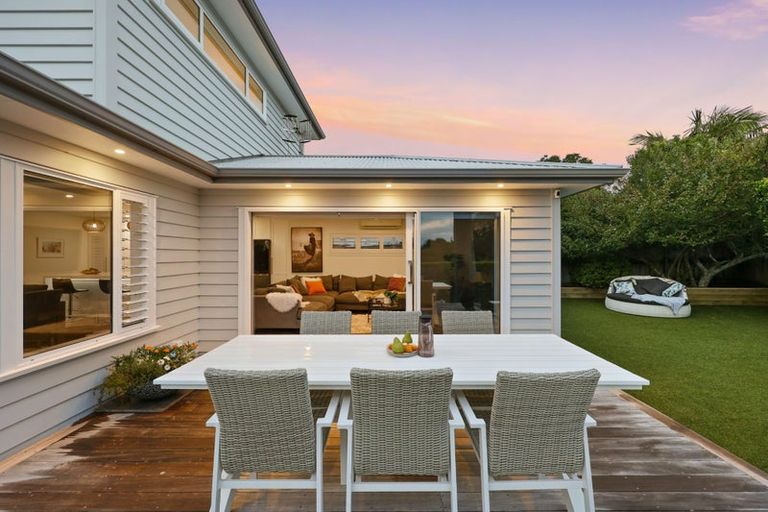 Photo of property in 24 Judkins Crescent, Cockle Bay, Auckland, 2014