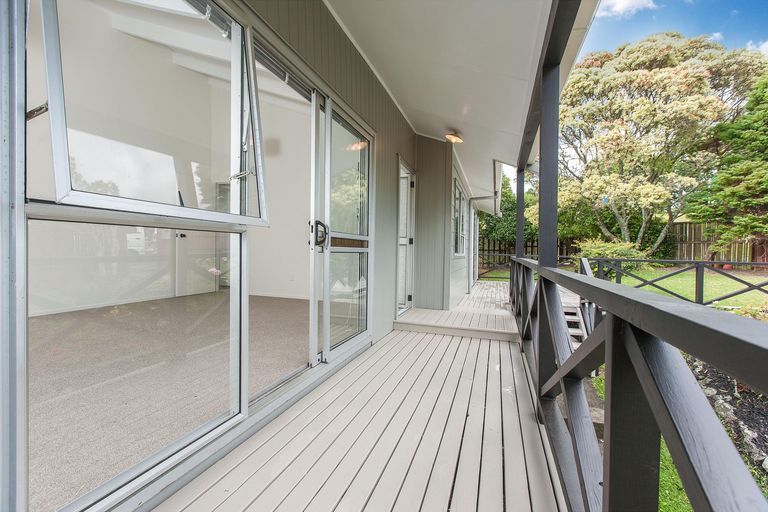 Photo of property in 1/1 Celeste Place, Totara Vale, Auckland, 0627