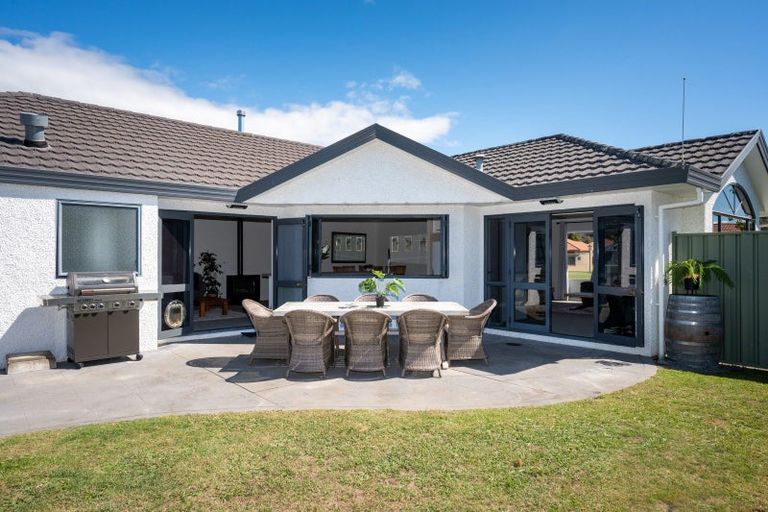 Photo of property in 81 Kensington Drive, Taradale, Napier, 4112