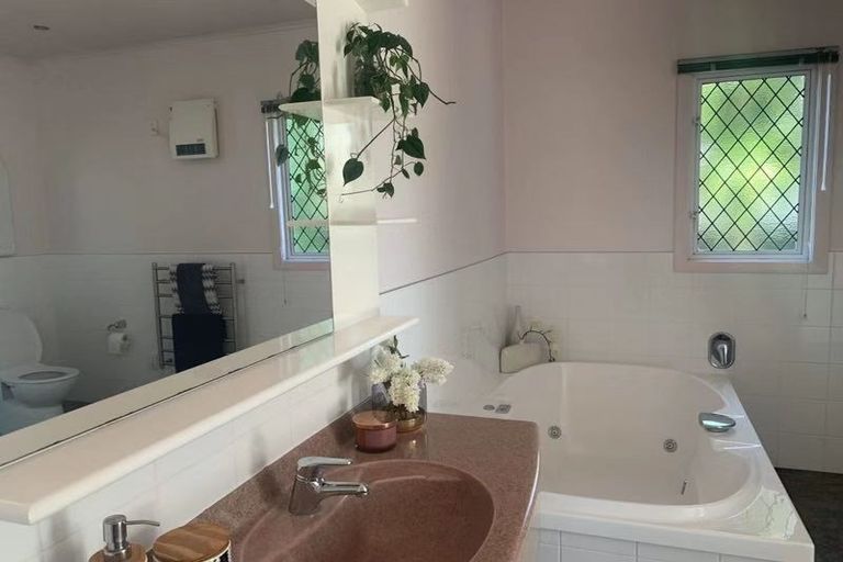 Photo of property in 490 Te Atatu Road, Te Atatu Peninsula, Auckland, 0610