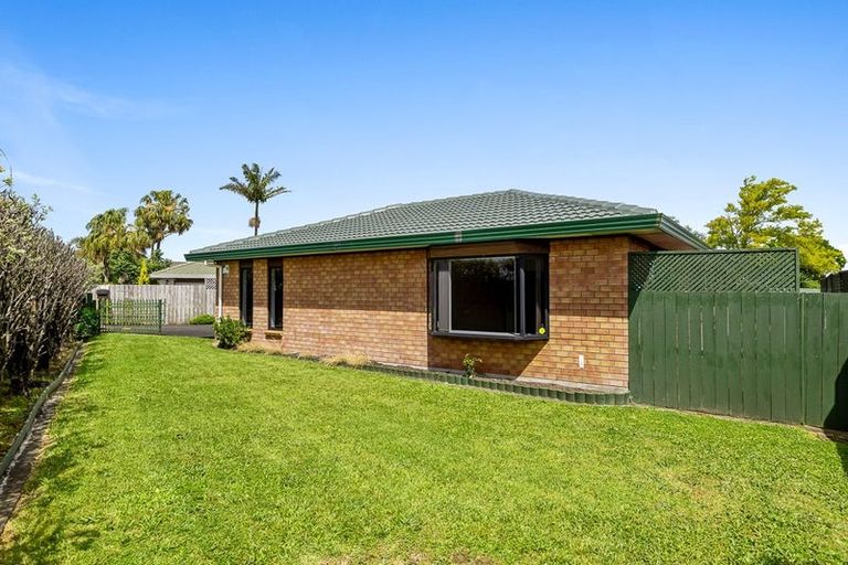 Photo of property in 19 Sturges Road, Henderson, Auckland, 0612
