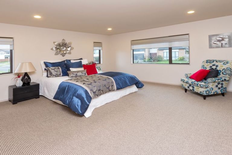 Photo of property in 2 Lucca Crescent, Flat Bush, Auckland, 2019