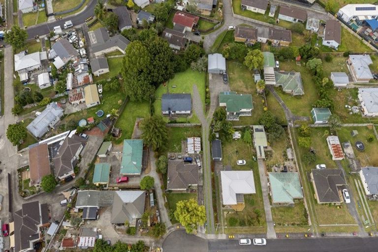 Photo of property in 15 Kerry Place, Papakura, 2110