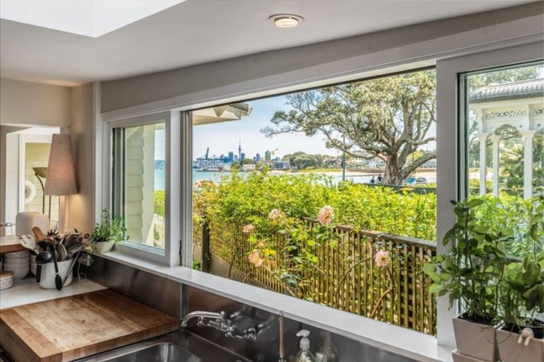 Photo of property in 62 King Edward Parade, Devonport, Auckland, 0624