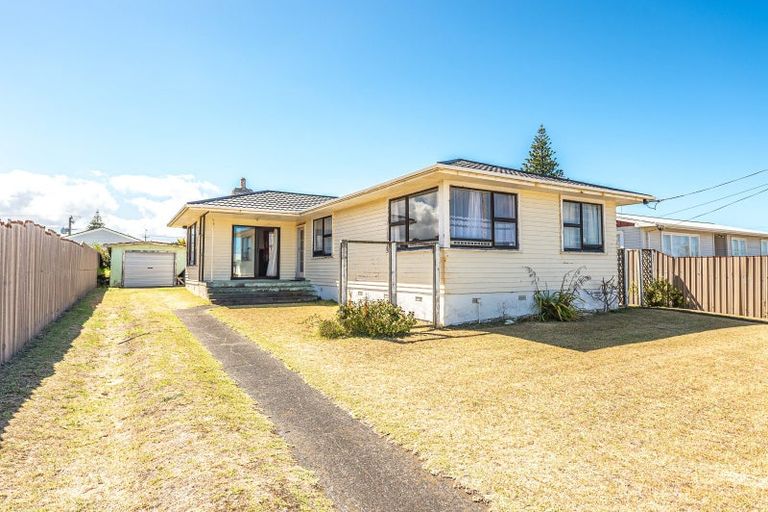 Photo of property in 6 Omori Place, Castlecliff, Whanganui, 4501