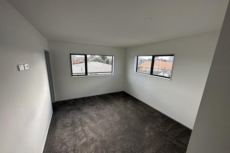 Photo of property in 4 Nagra Lane, Papakura, 2110