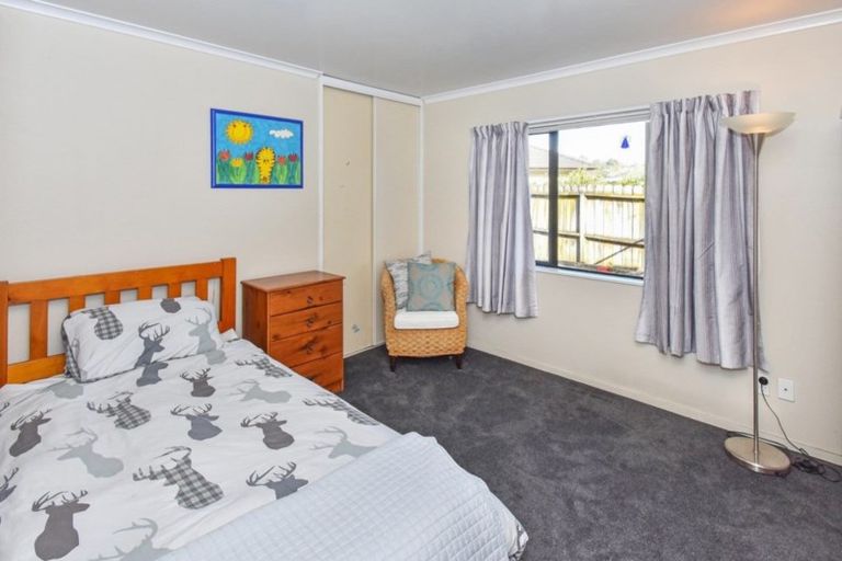 Photo of property in 22 Moyrus Crescent, East Tamaki Heights, Auckland, 2016
