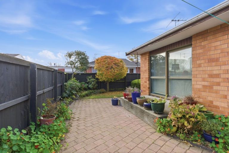 Photo of property in 2/1 Karnak Crescent, Russley, Christchurch, 8042
