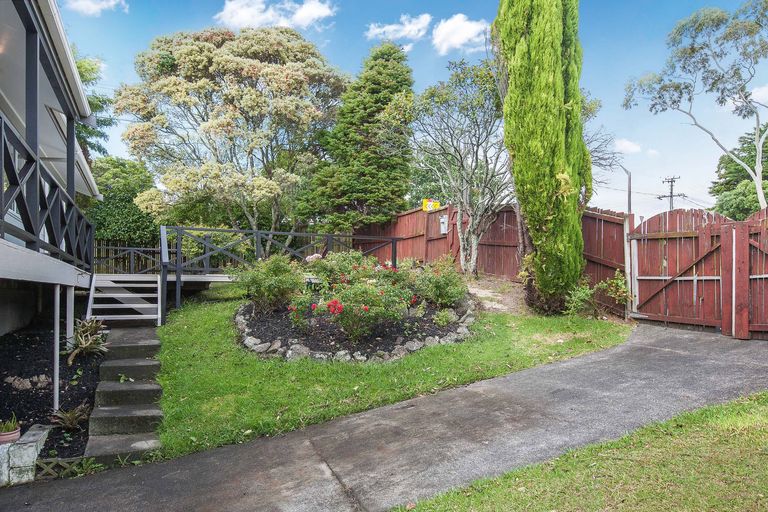 Photo of property in 1/1 Celeste Place, Totara Vale, Auckland, 0627