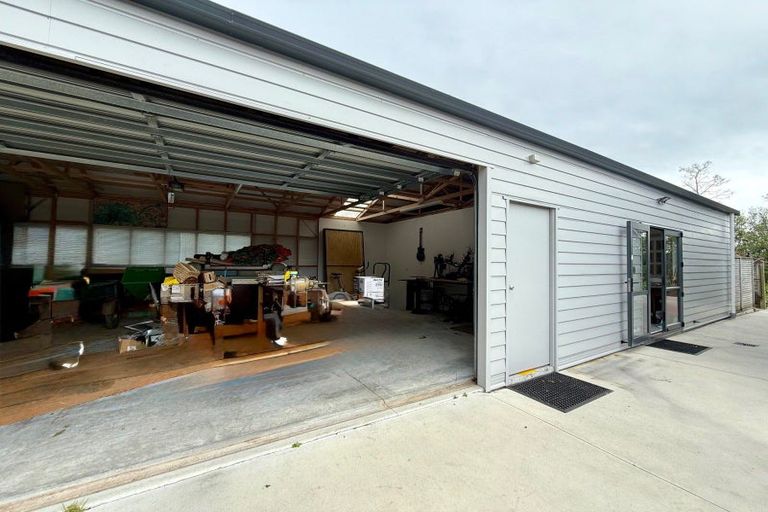 Photo of property in 154 Ohinepanea Road, Pukehina, Te Puke, 3186
