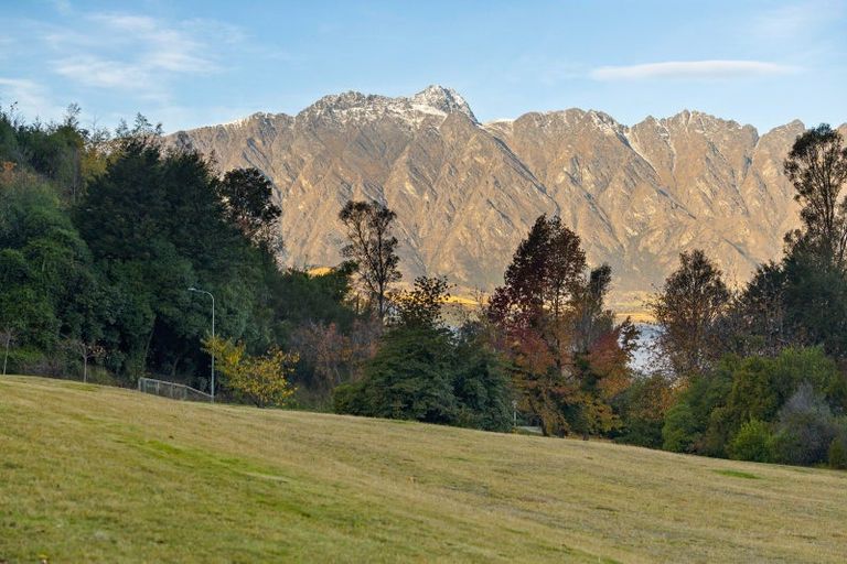 Photo of property in 2/83 Arawata Terrace, Sunshine Bay, Queenstown, 9300