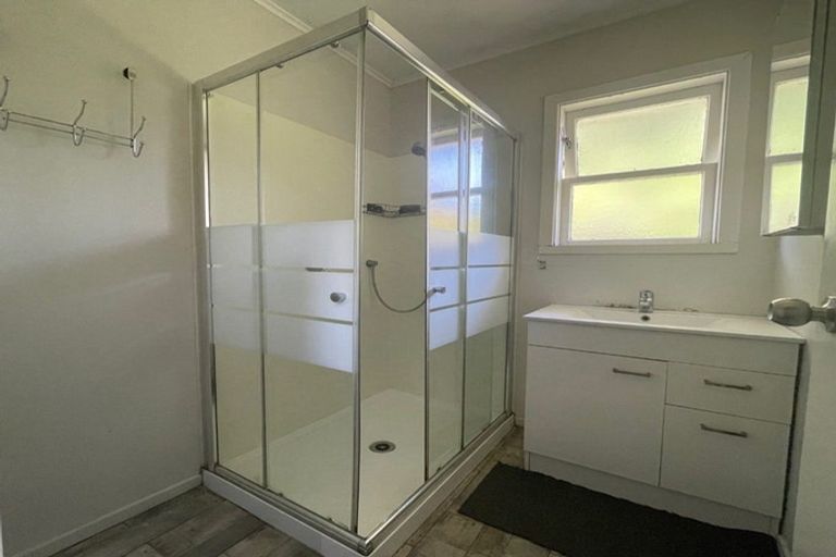 Photo of property in 10 Christmas Road, Manurewa, Auckland, 2102