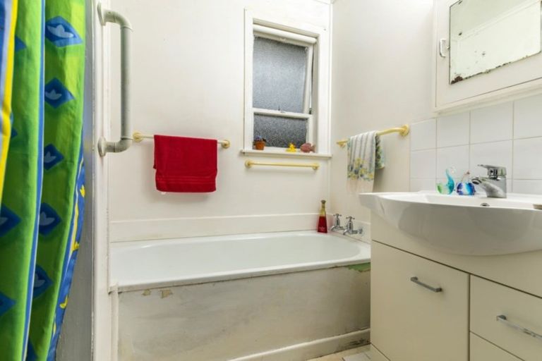 Photo of property in 11 Roband Avenue, Glenfield, Auckland, 0629