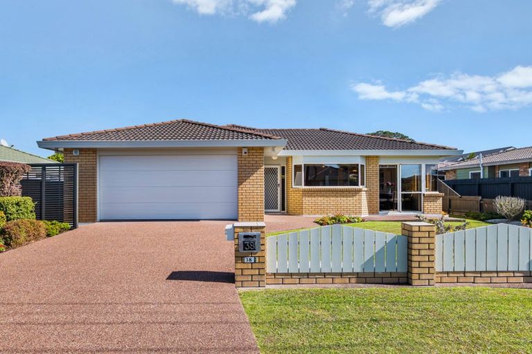 Photo of property in 38 Edward Avenue, Orewa, 0931