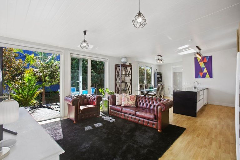 Photo of property in 15a Sea View Terrace, Cockle Bay, Auckland, 2014