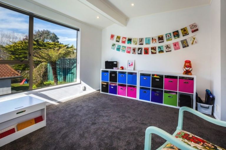 Photo of property in 20 Solander Place, Whitby, Porirua, 5024